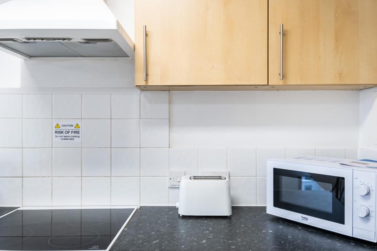 En Suite Rooms, Gillingham - Sk エクステリア 写真